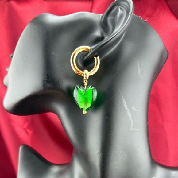 Emerald Green Glass Heart Earrings – Elegant & Timeless 💚 - Picture 5 of 8